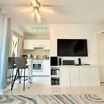 2Bed Seaview Swimming Pool Beach On Footparking Apartamento *