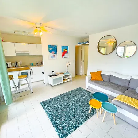 1 Bedroom Sea View, Swimming Pool, On Foot, Parking Antibes