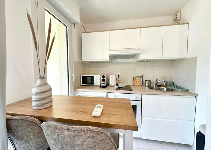 1 Bedroom Sea View, Swimming Pool, On Foot, Parking Antibes