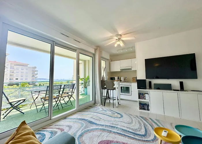 1 Bedroom Sea View, Swimming Pool, On Foot, Parking * Antibes