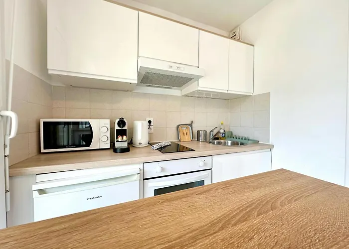 1 Bedroom Sea View, Swimming Pool, On Foot, Parking * Antibes