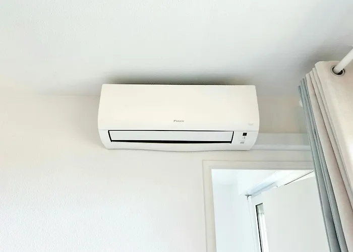 1 Bedroom Sea View, Swimming Pool, On Foot, Parking Antibes