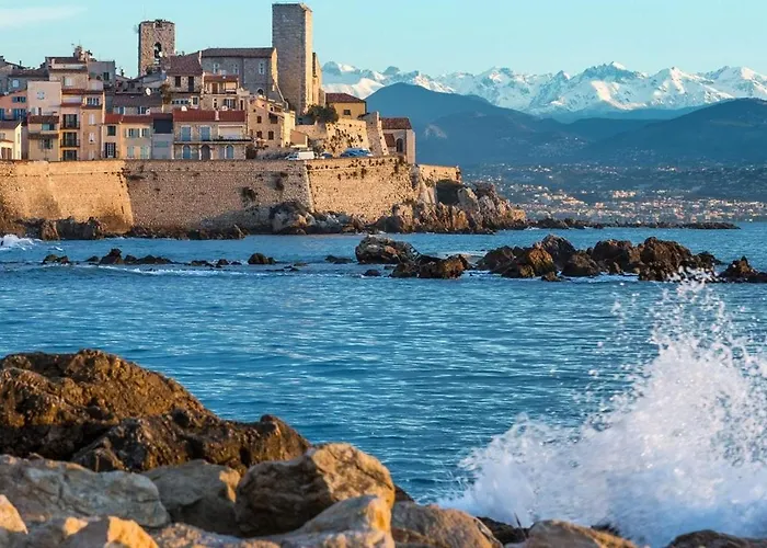 1 Bedroom Sea View, Swimming Pool, On Foot, Parking Antibes